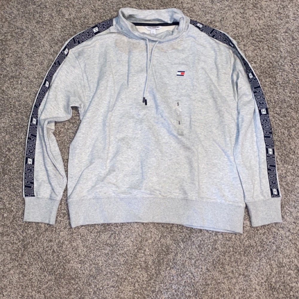 Tommy mock neck